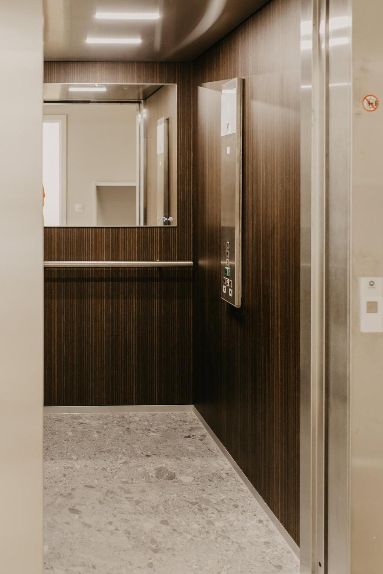 Blue Bird Residence Suite Moriaan แอนต์เวิร์ป ภายนอก รูปภาพ